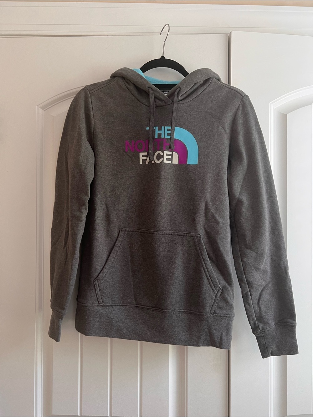 The North Face Women's Half Dome Pullover Hoodie Charcoal Grey Multicolor Logo M
